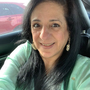 Meet your Posher, Amina